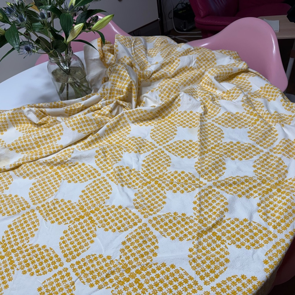 JOHN ROB SHAW tablecloth 70”x90”
Stunning modern look
